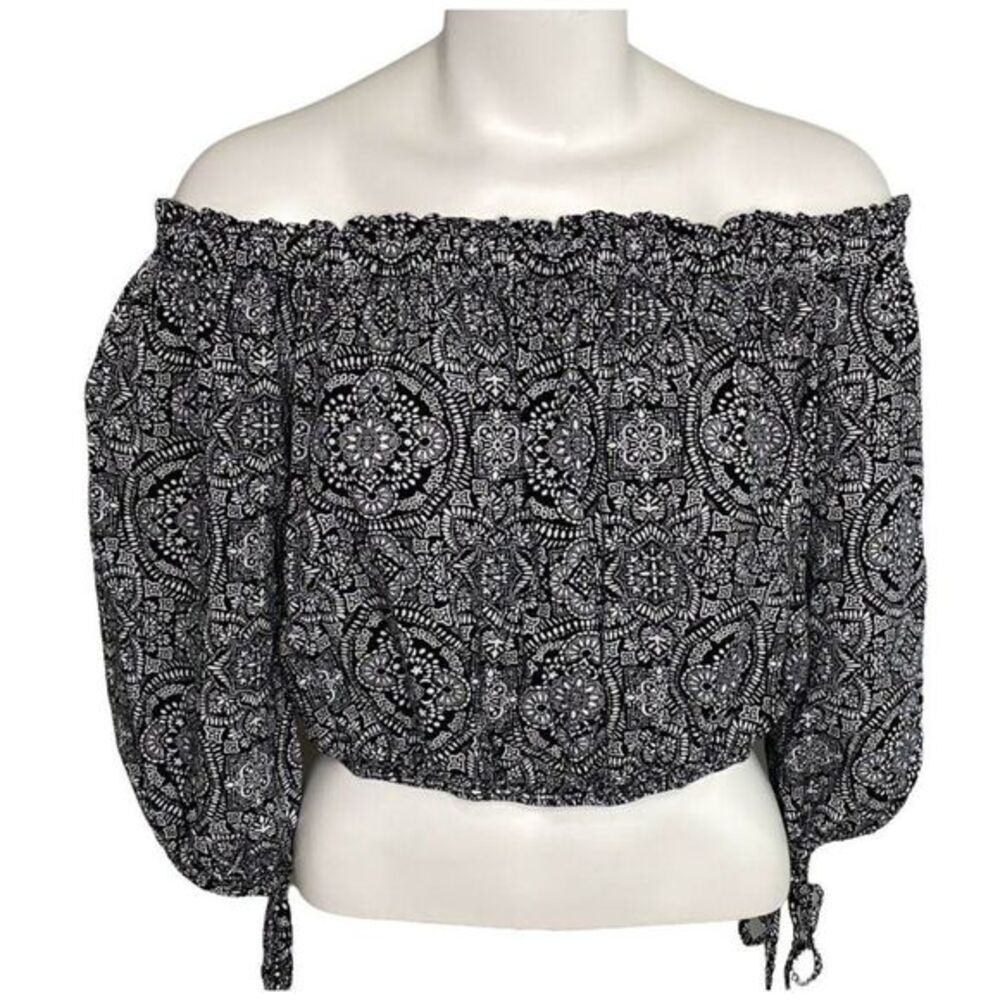 Spoiled Black White Crop Off the Shoulder 3/4 Sleeve Juniors Top sz Medium‎